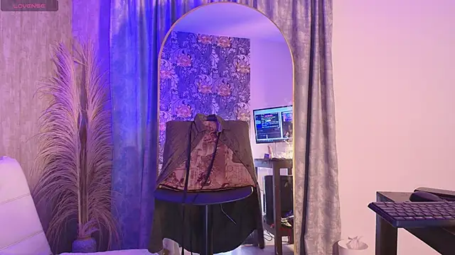 davis saint online show from April 18, 7:58 pm