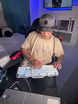AngelLatinBoy online show from April 8, 2:34 am