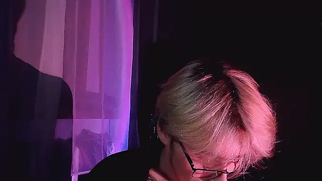 frill1 online show from March 18, 11:08 pm