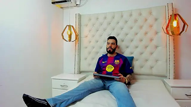 JEAN LEWIS2 online show from April 25, 7:33 pm