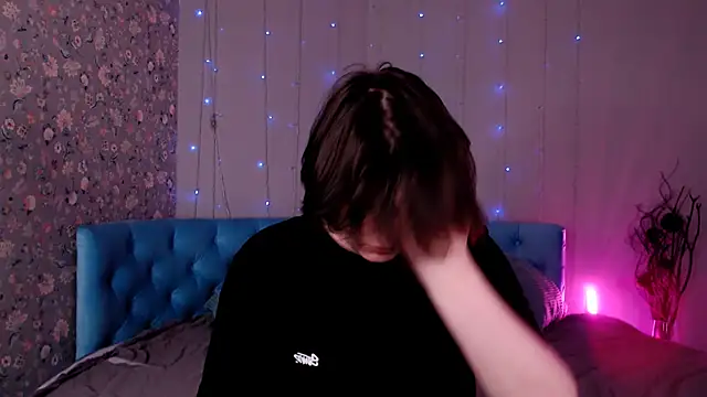 delalex online show from March 21, 9:30 pm