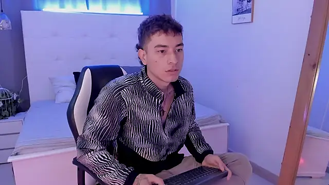Thiago 2003  online show from April 18, 12:17 pm