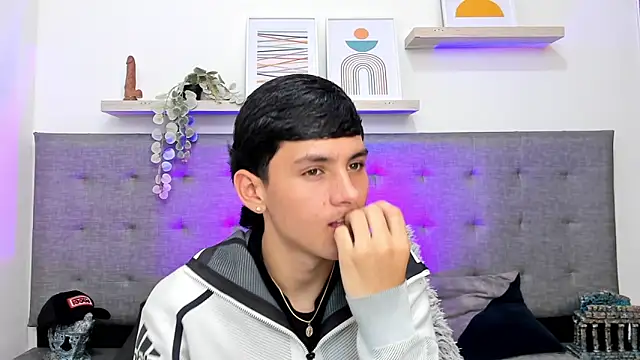 Andrew restrepoo online show from April 22, 4:34 pm