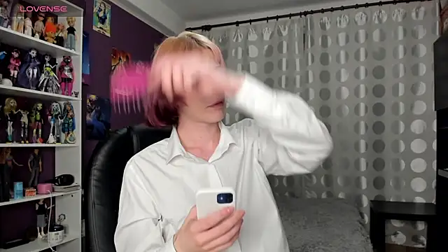 sweet peach    online show from April 28, 8:02 pm