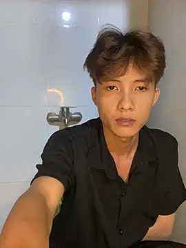 Nguyencuong1999 online show from May 31, 11:43 am