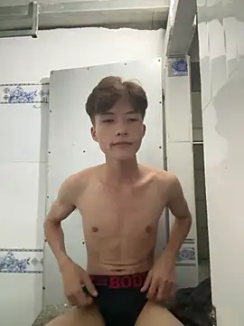 Nguyencuong1999 online show from May 3, 8:17 am