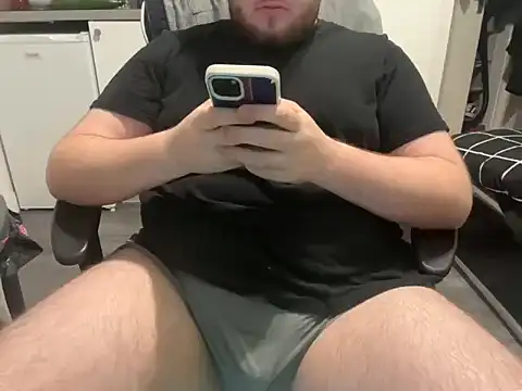 leowhitecock01 online show from March 22, 7:08 pm