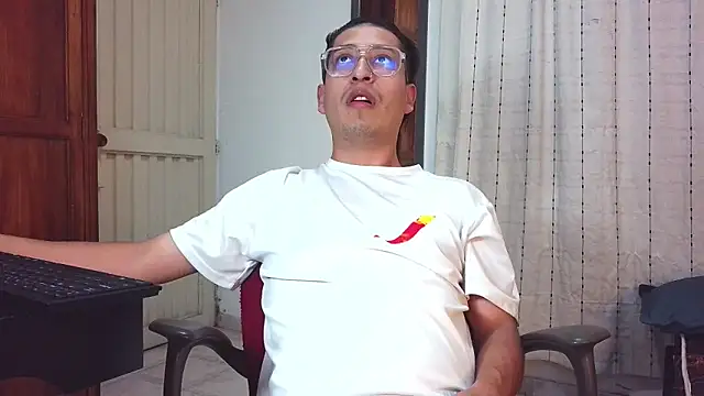 Eriick   E online show from May 13, 2:41 am