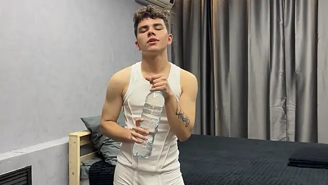 MaxWoolf online show from May 18, 1:50 pm