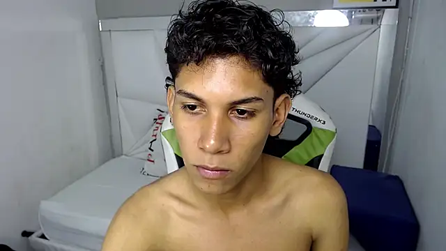 Taylorr junior  online show from March 31, 4:47 am