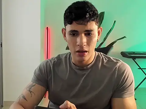 Massimo Rinaldi online show from April 10, 3:35 am