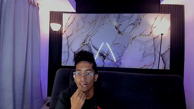 triiangel latinboy online show from May 27, 12:46 pm