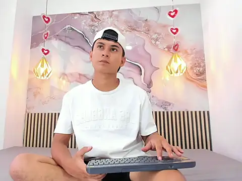 SantiagoCool online show from May 21, 8:13 pm