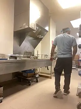 uceybaker online show from April 16, 2:33 am