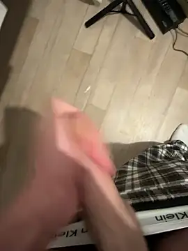 ynskingg online show from April 21, 11:11 pm