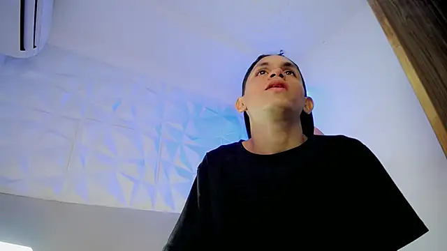 sombra 18 online show from July 22, 2:03 am