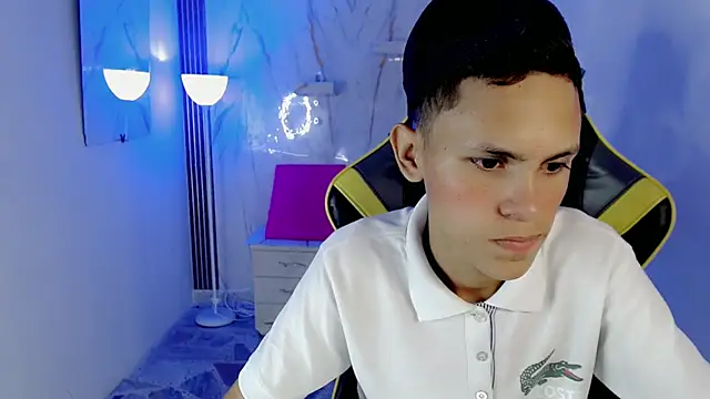 sombra 18 online show from July 3, 3:23 am
