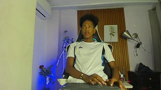 Afrowayuu online show from June 5, 5:41 pm