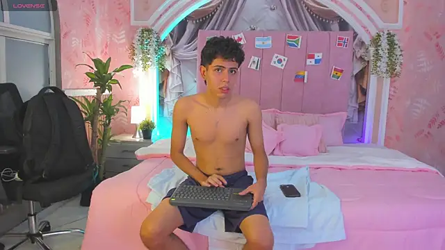 hunterwest06 online show from June 25, 11:48 am