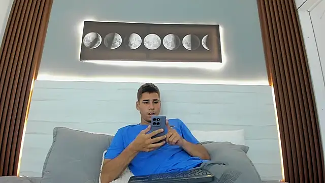 Mauro boy online show from July 6, 7:05 pm
