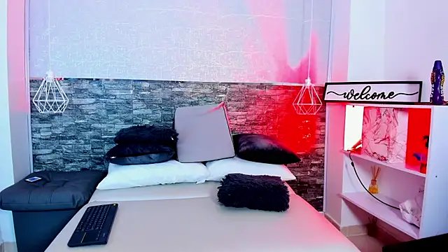 apolorusso online show from August 5, 10:53 am