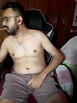 freakkydessi online show from July 3, 8:53 am