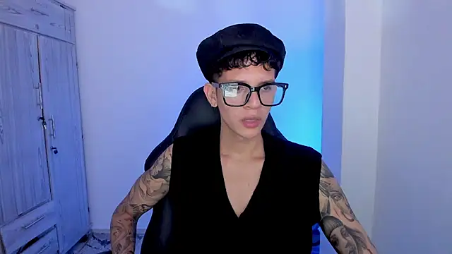 tylerrnova online show from July 4, 3:53 am