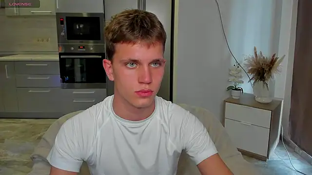 m0neyken online show from August 4, 2:17 am