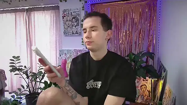 Moon boyy online show from June 20, 2:33 pm