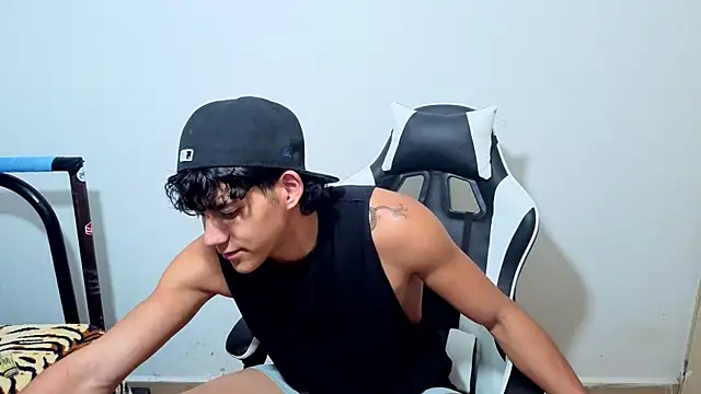 Noah  Dick online show from August 8, 6:53 am