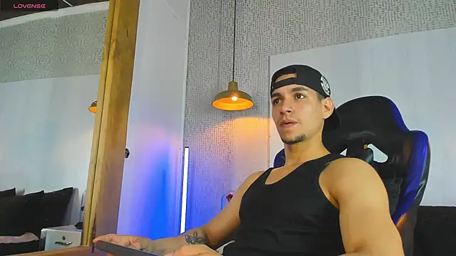Jamexxx1  online show from June 28, 9:54 pm
