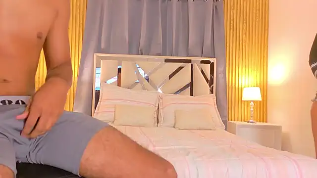 hoTsecrets cuople online show from August 1, 5:50 am