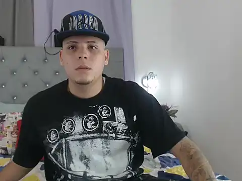AnthoonyReyes online show from July 24, 3:19 pm