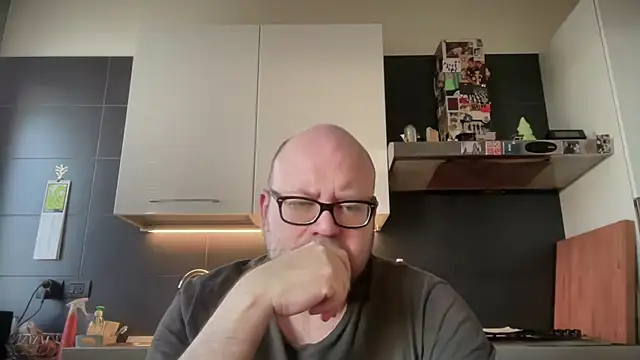 theitalianbear online show from May 3, 5:54 am