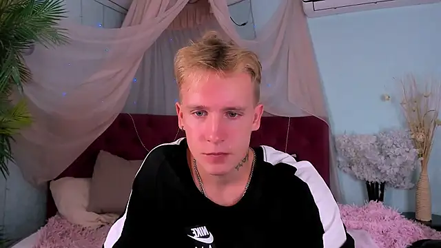  AlexHot  online show from August 8, 5:14 am