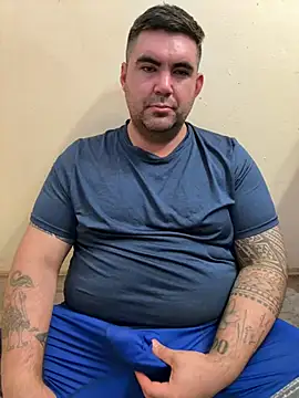bichubbyguy online show from August 8, 1:23 am