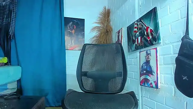 Snapshot of Zack_Grey chatting on February 4, 3:47 pm Zack Grey online show from February 4, 3:47 pm