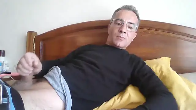 CarlosRocha73 online show from May 9, 1:01 pm