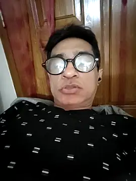 iamkahn 44 online show from May 4, 5:26 pm