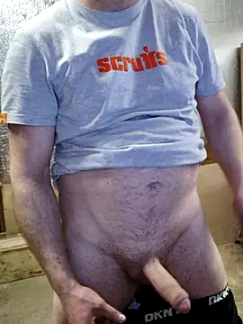 Snapshot of IronedTitan chatting on March 18, 12:51 am IronedTitan online show from March 18, 12:51 am