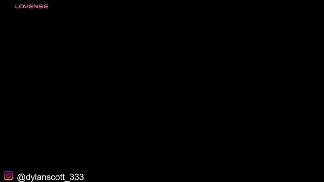 Snapshot of dylanscott_ chatting on February 1, 5:37 pm dylanscott  online show from February 1, 5:37 pm