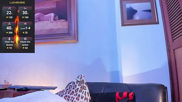 Snapshot of ImDominike chatting on January 5, 1:13 am ImDominike online show from January 5, 1:13 am