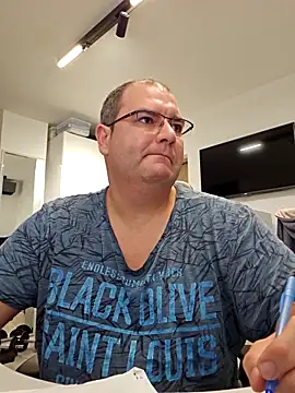 Snapshot of Andrew1900529 chatting on October 26, 7:16 pm Andrew1900529 online show from October 26, 7:16 pm