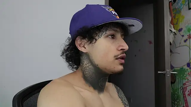 trieone online show from March 8, 2:04 am