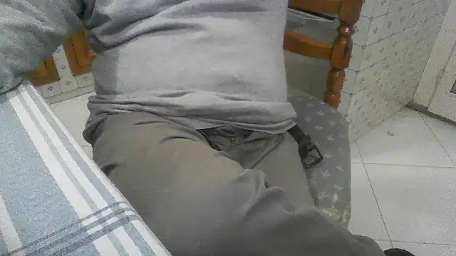 Snapshot of polloiw chatting on October 24, 3:03 pm polloiw online show from October 24, 3:03 pm