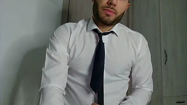 Snapshot of Justynn1 chatting on February 17, 6:42 am Justynn1 online show from February 17, 6:42 am