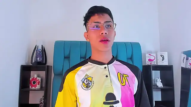 Snapshot of AlanNaughty chatting on January 19, 9:13 pm AlanNaughty online show from January 19, 9:13 pm