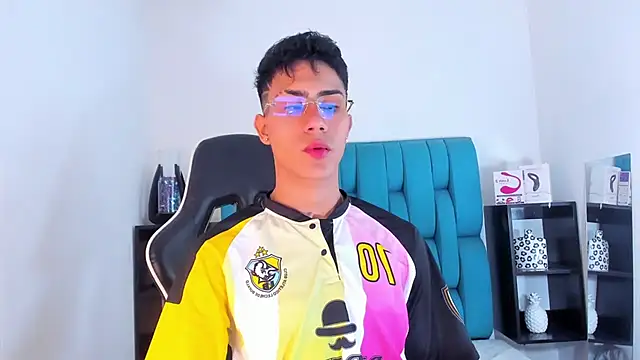 Snapshot of AlanNaughty chatting on January 29, 8:46 pm AlanNaughty online show from January 29, 8:46 pm