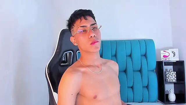 Snapshot of AlanNaughty chatting on January 26, 9:07 pm AlanNaughty online show from January 26, 9:07 pm