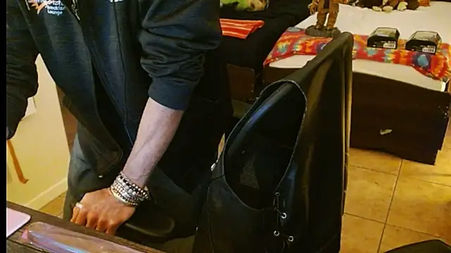 Snapshot of mycock2474u chatting on February 23, 12:11 pm mycock2474u online show from February 23, 12:11 pm